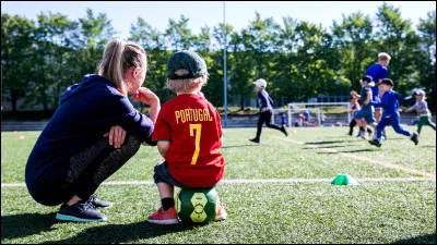 Maintenant, imaginez qu'aujourd'hui, votre fr&egrave;re joue au foot, vous dites :