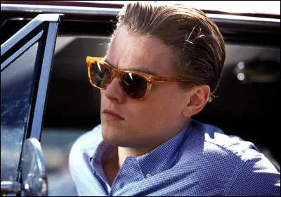 En 2002, Leonardo Dicaprio tourne dans "Arr&ecirc;te-moi si tu peux" aux c&ocirc;t&eacute;s de Tom Hanks. Avec quel grand r&eacute;alisateur collabore-t-il donc &agrave; cette occasion ?