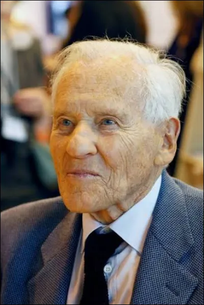 En quelle ann&eacute;e est-il &eacute;lu &agrave; l'Acad&eacute;mie fran&ccedil;aise ?