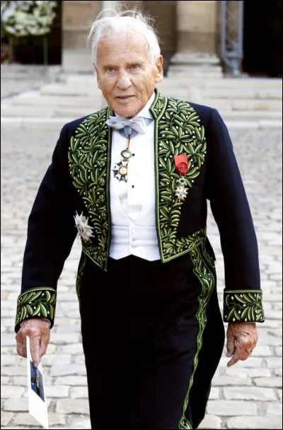 Jean d'Ormesson a &eacute;t&eacute; jounaliste et &eacute;crivain.