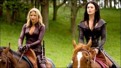 Comment Drefan essaie-t-il de faire parler Cara ?