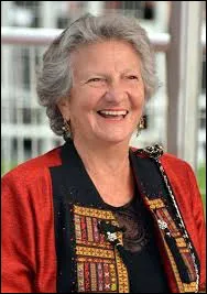 Dans ''Maison de retraite 2'', de Claude Zidi sorti en 2024, quel r&ocirc;le joue l'actrice Marthe Villalonga ?