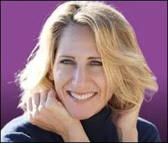 En 2003, combien de jours la navigatrice Maud Fontenoy a-t-elle mis pour traverser l�oc&eacute;an Atlantique Nord &agrave; la rame, en partant de Saint-Pierre-et-Miquelon et en ralliant la ville de La Corogne, en Espagne ?