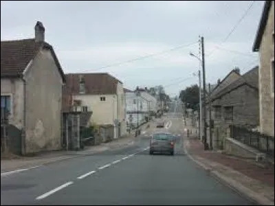 Nous traversons actuellement Vaux-sous-Aubigny. Ancienne commune Haut-Marnaise, elle se situe en r&eacute;gion ...