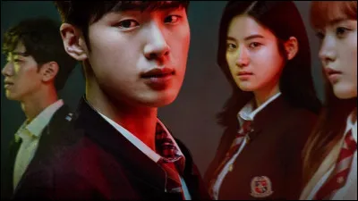 Dans "Extracurricular", le business secret du h&eacute;ros concerne :