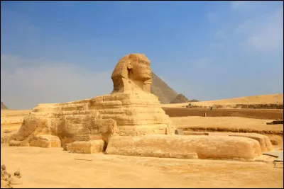 Quel est le nom de cette statue gardant les pyramides ?
