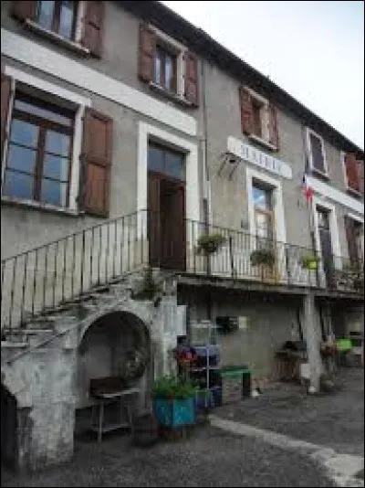 Nous partons dans les C&eacute;vennes, &agrave; Cassagnas. Village de l'arrondissement de Florac, bord&eacute; par la Mimente, il se situe dans le d&eacute;partement ...