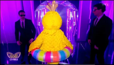 Deuxi&egrave;me &eacute;limin&eacute; de la soir&eacute;e finale de ''Mask Singer'', qui &eacute;tait derri&egrave;re le costume du poussin et a &eacute;t&eacute; d&eacute;masqu&eacute; le samedi 27 juin 2026 ?