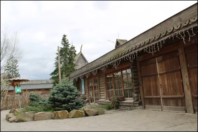 Fatigu&eacute;(e) de marcher, vous d&eacute;cidez de vous reposer sur un banc, en d&eacute;gustant une glace, une cr&ecirc;pe ou un fruit. Quels animaux pourriez-vous voir - en vous levant - sur la gauche ?