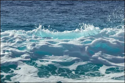 L'eau froide g&egrave;le plus vite que l'eau chaude...