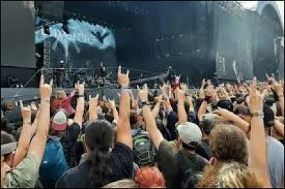 Quel c&eacute;l&egrave;bre festival fran&ccedil;ais est d&eacute;di&eacute; au m&eacute;tal ?