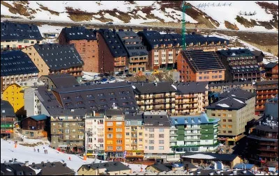 Quel est le nom du village o&ugrave; vivent Ast&eacute;rix et Ob&eacute;lix ?