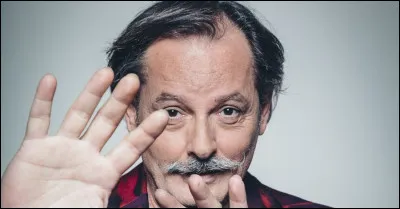 Qui est cet humoriste, fondateur du club ''Le Club des Vieux Cons'' ?