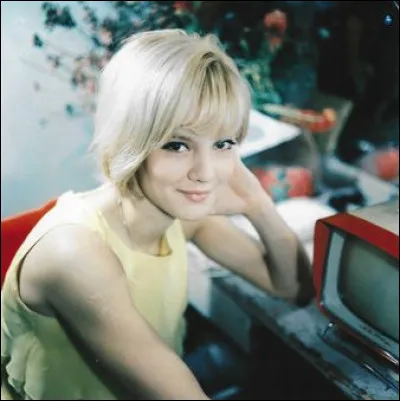 Quelle est la nationalit&eacute; d'origine de Sylvie Vartan ?