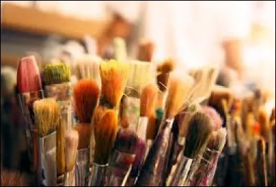 Quel mouvement artistique du d&eacute;but du XXᵉ si&egrave;cle, dont le nom commence par F, se caract&eacute;rise par l�usage de couleurs vives et non r&eacute;alistes ?