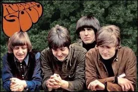 Hormis l'anglais, on peut entendre du fran&ccedil;ais dans la chanson "Michelle" des Beatles.