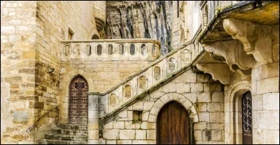 Quelle est la situation de l'un des plus beaux villages de France : Rocamadour ?