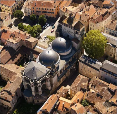 Le nom de la cath&eacute;drale de Cahors est...