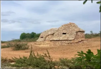 Le Chemin de Saint-Jacques-de-Compostelle passe par le d&eacute;partement.