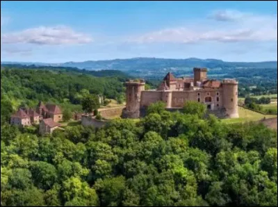 L'impressionnant et m&eacute;di&eacute;val ch&acirc;teau de Castelnau-Bretenoux surplombe ... depuis le XIIIe si&egrave;cle.