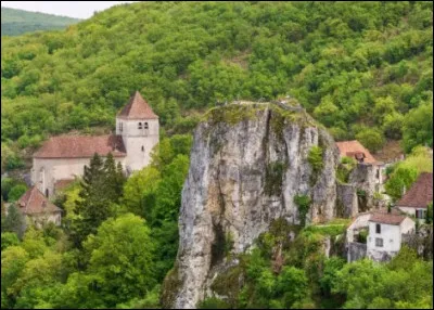 Saint-Cirq-Lapopie est un site perch&eacute; bien connu. Mais qui a &eacute;lu domicile dans ce lieu ?