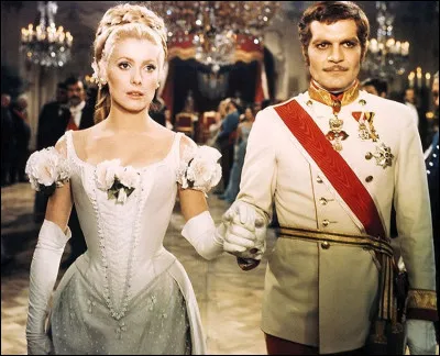 Quel acteur donne la r&eacute;plique &agrave; Catherine Deneuve dans le film "Mayerling", sorti en 1968 ?