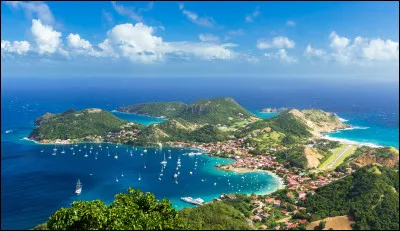 Au c�ur de la mer des Cara&iuml;bes, &agrave; plus de 6000 km de la France, comment &eacute;tait appel&eacute;e originellement la Guadeloupe ?