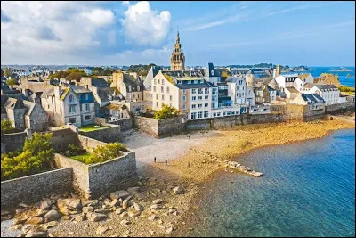 Quelle est cette petite cit&eacute; sur la Manche qui, en 1899, a &eacute;t&eacute; le premier centre de thalassoth&eacute;rapie de France ?