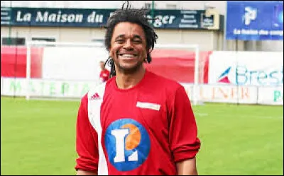 Il a &eacute;volu&eacute; comme milieu de terrain au SEC Bastia avec lequel il remporte la Coupe de France en 1981, alors qu'il n'a que dix-neuf ans :