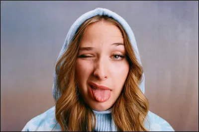 Comment s'appelle ce disque qu'H&eacute;l&eacute;na a sorti en mars 2025 ?