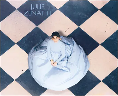 Quel est le titre du disque que Julie Zenatti a sorti en avril 2025 ?