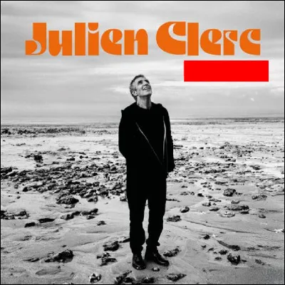 Quel est le titre du disque que Julien Clerc a sorti en mai 2025 ?