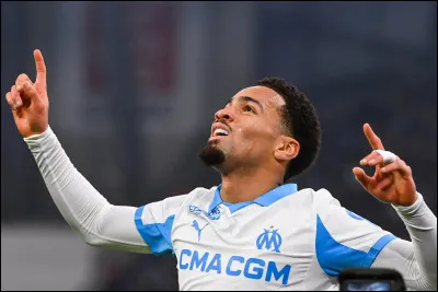 Comment se pr&eacute;nomme le footballeur Nwaneri ?