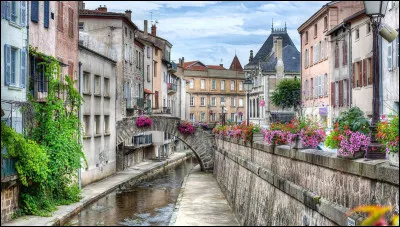 Le nom de cette ville est...