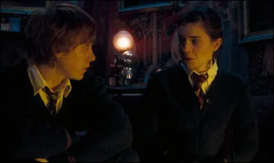 Compl&egrave;te cette c&eacute;l&egrave;bre r&eacute;plique de Hermione : "Ce n'est pas parce que tu as l'&eacute;tendue &eacute;motionnelle d'_______________ que c'est pareil pour tout le monde".