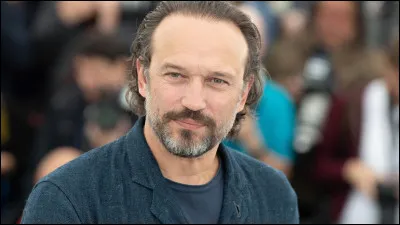 Qui est cet acteur qui joue le premier r&ocirc;le dans le film ''Bienvenue en Suisse'' ?