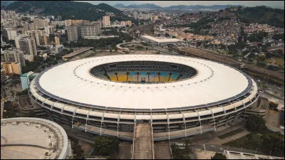 Pr&eacute;f&egrave;res-tu les maillots internationaux ou les maillots des clubs ?