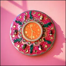 Combien de temps s'est &eacute;coul&eacute; entre 13 heures 30 et 19 heures 30 ?