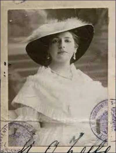 L'accusation principale est qu'elle aurait per&ccedil;u une somme d'argent des Allemands. Quel est le montant qu'elle aurait re&ccedil;u ?