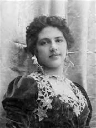 De cette union na&icirc;tront deux enfants. Mais un drame va briser ce couple mal assorti : l�empoisonnement des enfants par une domestique. Leur fils, Norman-John, d&eacute;c&egrave;de, tandis que leur fille, Louise-Jeanne, s�en sort. Elle d&eacute;c&eacute;dera malheureusement en 1919, &agrave; l�&acirc;ge de 21 ans. Quelle maladie l�a emport&eacute;e ?