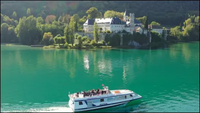 Quel est ce grand lac qui inspira ses po&egrave;mes &agrave; Lamartine et dont les eaux bordent Aix-les-Bains ?