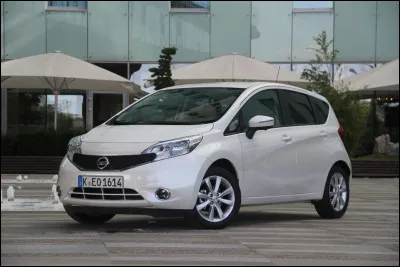 Malgr&eacute; une fiche technique assez banale, cette citadine &eacute;tait un choix pragmatique pour qui cherchait une voiture compacte et logeable. Elle misait avant tout sur l'image de fiabilit&eacute; sans faille associ&eacute;e &agrave; son constructeur et &agrave; son pays d'origine. Quel est le nom de cette voiture ?