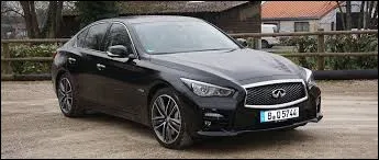 Chassant sur des terres f&eacute;rocement gard&eacute;es par un trio de marques europ&eacute;ennes, cette berline repr&eacute;sente l'offensive d'un constructeur plus jeune que ses rivaux. Saurez-vous me donner le nom de cette voiture ?