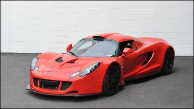 Entre la d&eacute;mesure et l'inconscience, cette voiture incarne le paroxysme du projet d&eacute;raisonnable. Produite en une quantit&eacute; d&eacute;risoire, la modeste officine &agrave; son origine a pourtant d&eacute;fi&eacute; des g&eacute;ants, for&ccedil;ant l'admiration d'autres mordus de vitesse tout aussi fous. Quel nom porte cette voiture ?