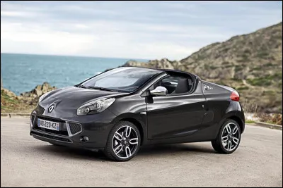 Parfois per&ccedil;ue comme un &eacute;chec commercial, cette voiture &eacute;tait en r&eacute;alit&eacute; une sportive d&eacute;guis&eacute;e en petit roadster. Nombreux sont ceux qui regrettent que ce gabarit compact n'ait jamais re&ccedil;u de motorisation plus vigoureuse. Quel est le nom de ce mod&egrave;le ?
