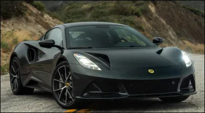 Dans la philosophie des sportives, la l&eacute;g&egrave;ret&eacute; est un pr&eacute;cepte fondamental. Ce mod&egrave;le est pourtant le dernier repr&eacute;sentant de cet adage avant que la gamme ne devienne 100 % &eacute;lectrique. Comment s'appelle cette voiture ?