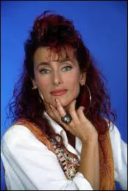 Qui a interpr&eacute;t&eacute; le tube "&Egrave;ve l&egrave;ve-toi" ?