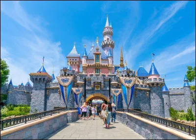 En quelle ann&eacute;e a ouvert Disneyland Resort en Californie ?