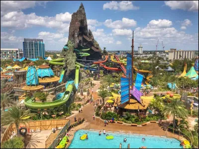 Quel parc aquatique d�Universal Orlando Resort utilise un volcan artificiel de plus de 60 m&egrave;tres comme &eacute;l&eacute;ment central ?