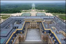 En quelle ann&eacute;e la construction du ch&acirc;teau de Versailles sous Louis XIV a-t-elle d&eacute;but&eacute; ?